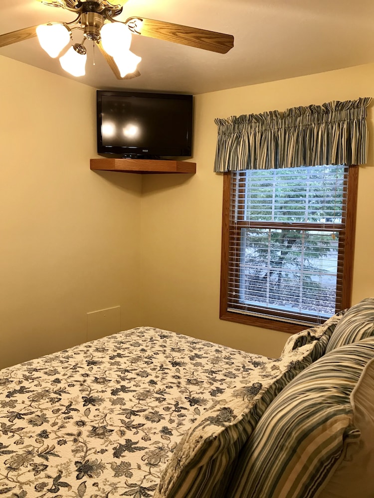 King Suite, Poolside on First Floor only photo 2