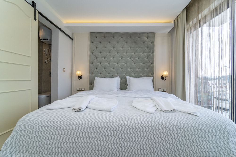 Standard with Balcony - Photo 1