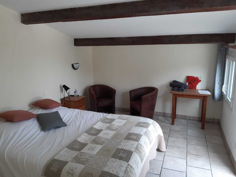 Room (Le Pigeonnier) photo 1
