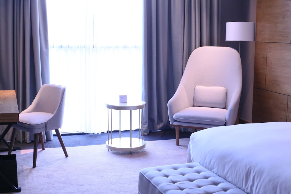 Suite, 1 Bedroom, Pool View - Photo 3