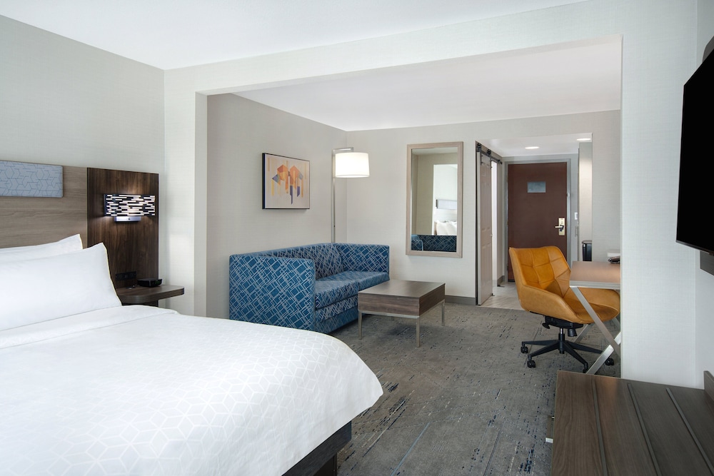 Suite, 1 King Bed with Sofa bed (Extra Space) - Photo 5