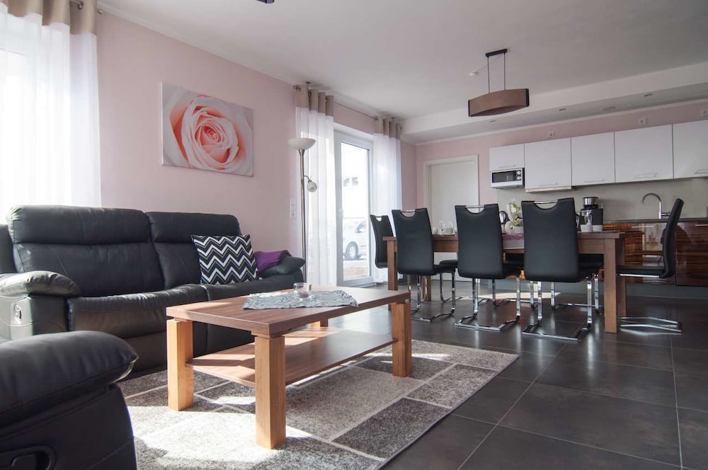 Comfort Apartment, 4 Bedrooms, Terrace, City View photo 3