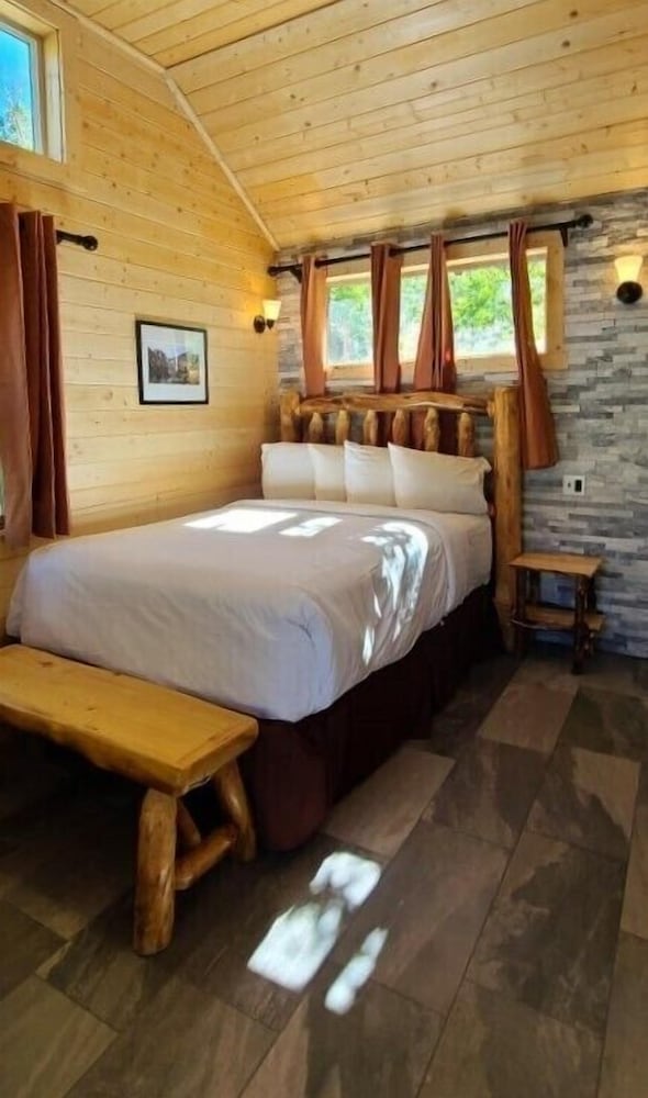 Deluxe Cabin, 1 Bedroom (Steelhead)