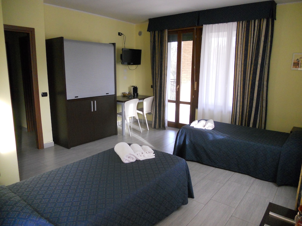 Double or Twin Room photo 2