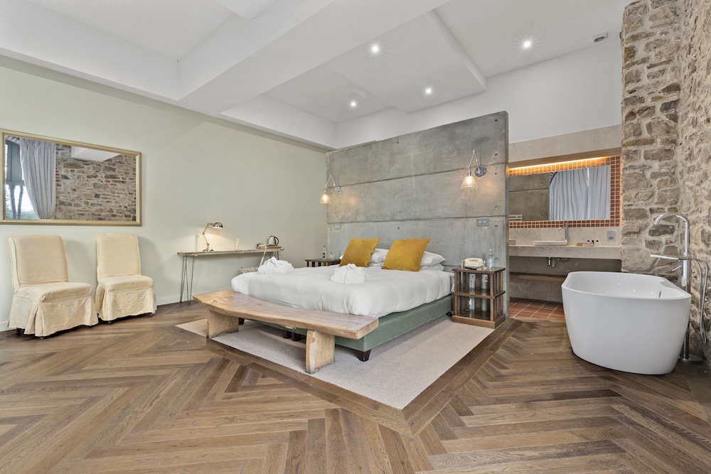 Deluxe Double Room (Top Notch) photo 2