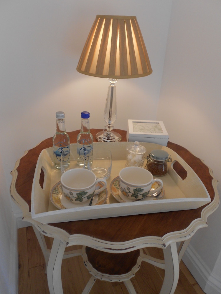 Exclusive Double Room, 1 King Bed (Pencarrow) photo 2