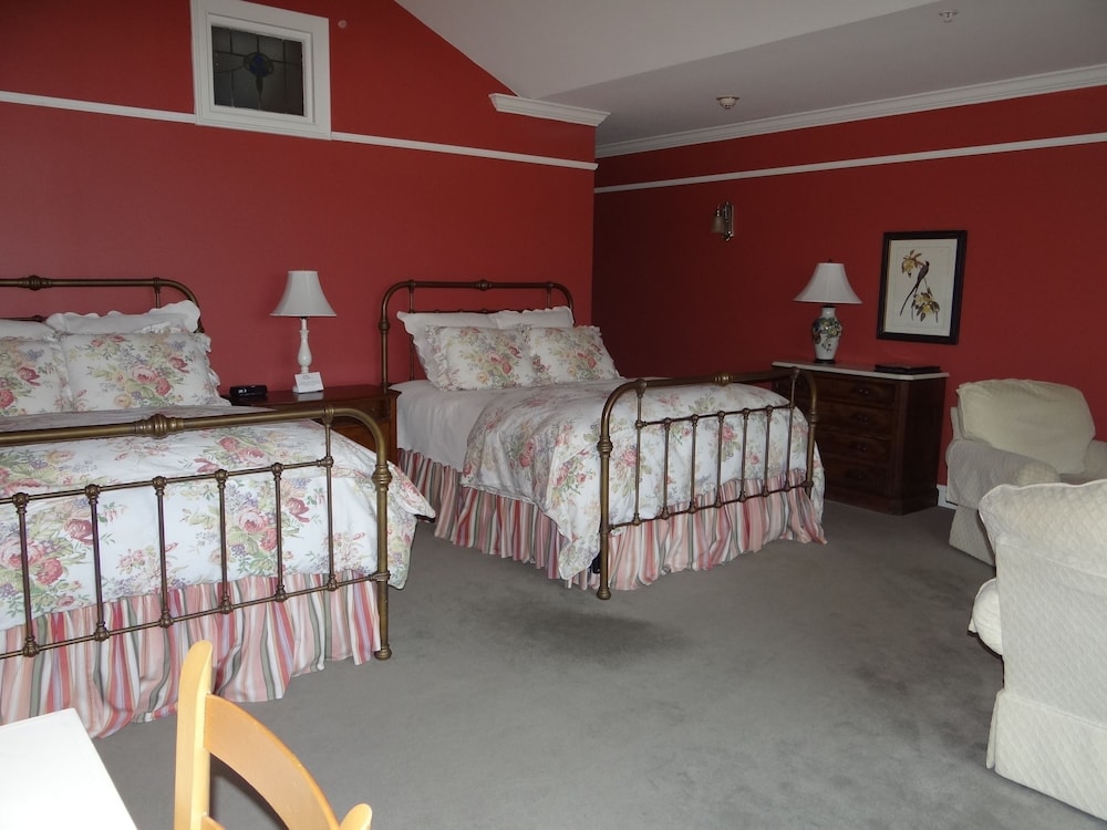 Superior Room, 2 Queen Beds, Jetted Tub, Lake View photo 1