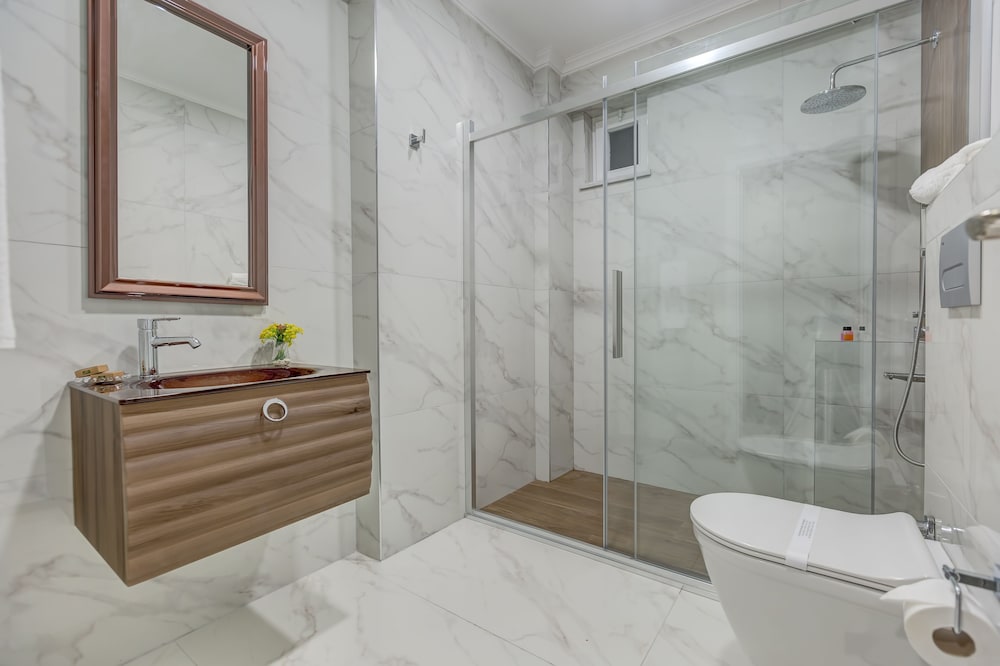 Deluxe Room, Jetted Tub, Lake View photo 2