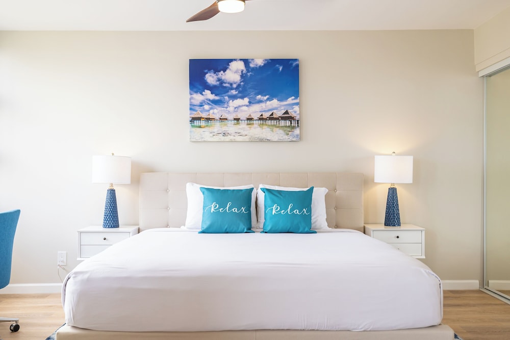 Diamond Head and Ocean views with King Bed and Parking: Apartment, 1 King Bed with Sofa bed, Ocean View (0113) photo