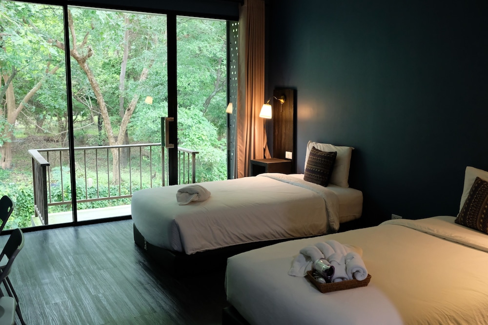 Deluxe Twin Room with Forest View