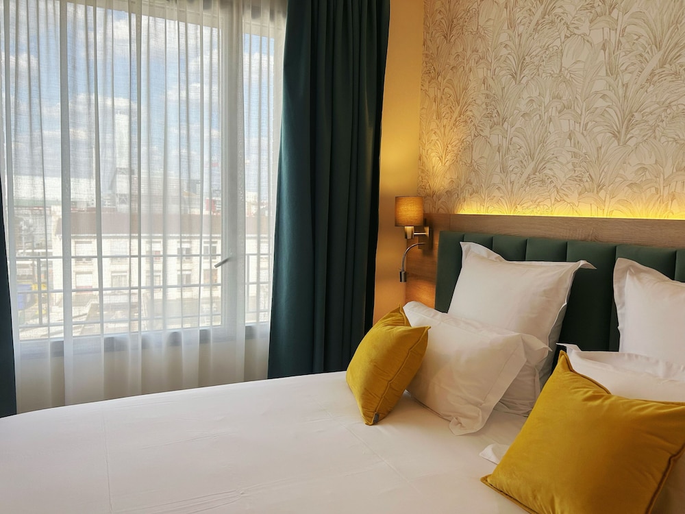 Deluxe Room, 1 Queen Bed, City View - Photo 7