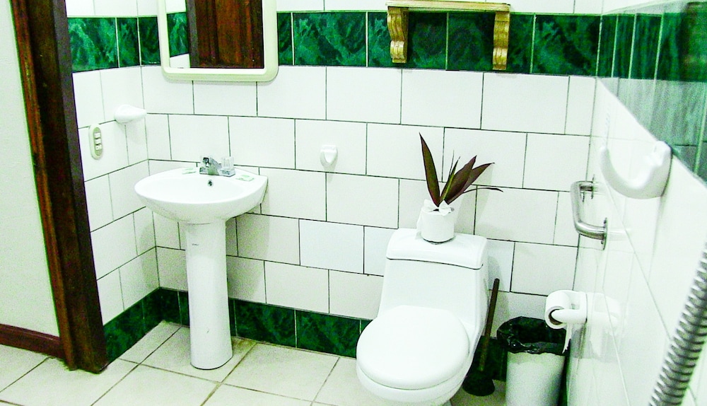 Family Room, 1 Bedroom, Accessible, Ensuite photo 3