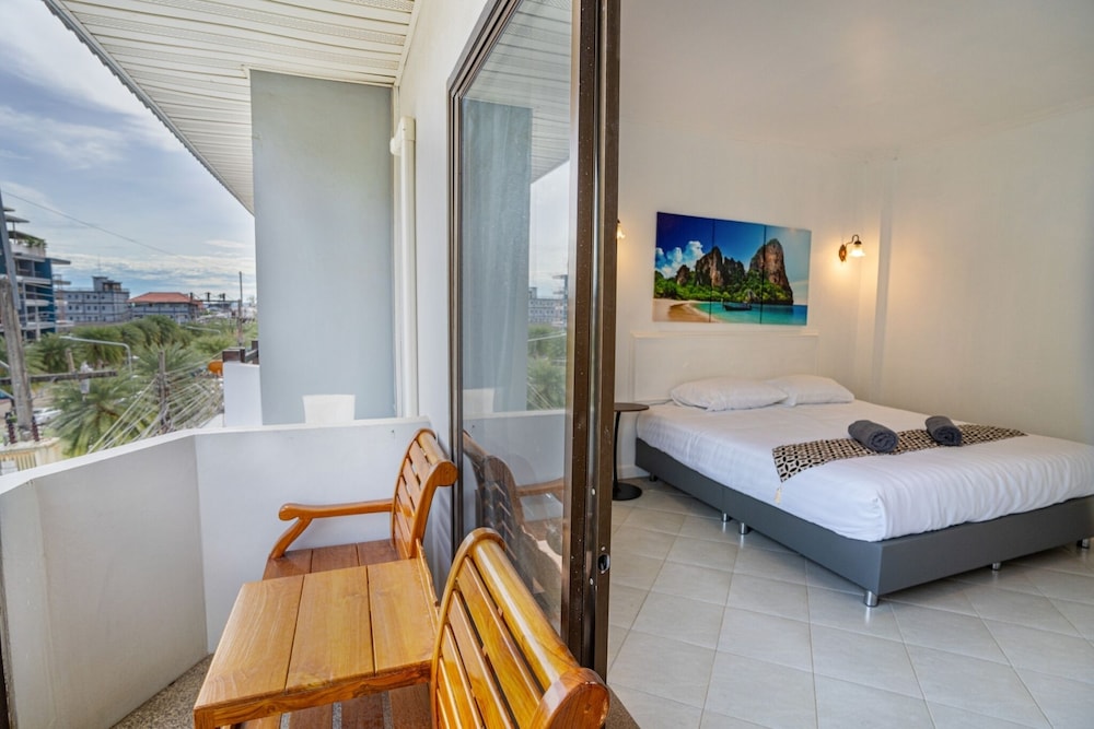 Deluxe Room, City View