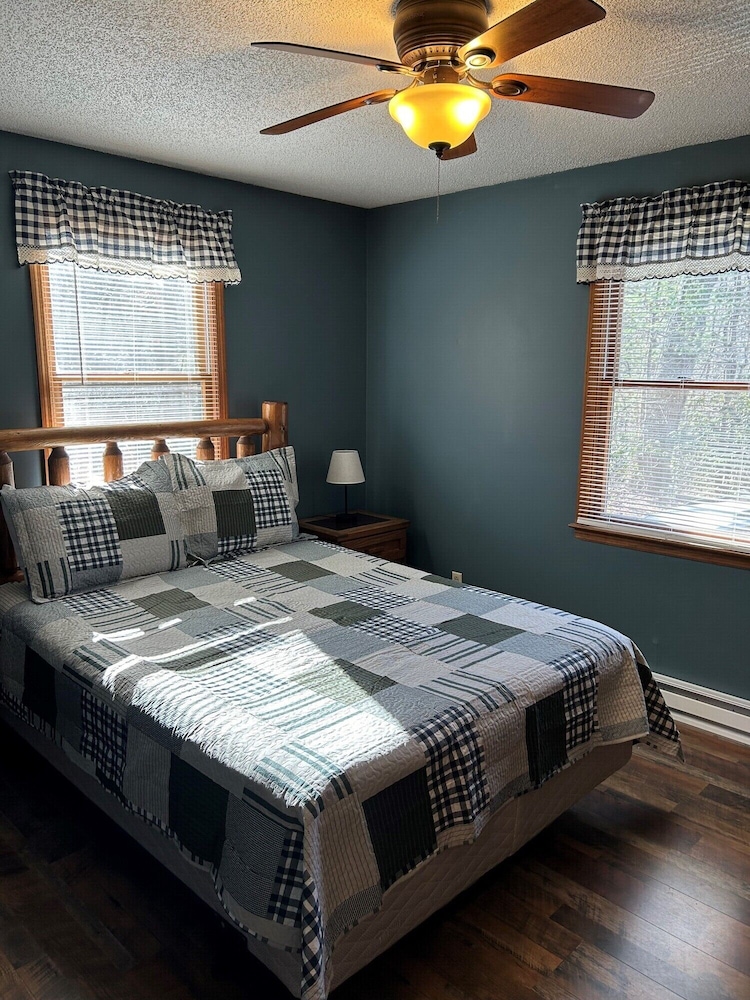 Economy Cabin, 1 Queen Bed, Fireplace photo 1