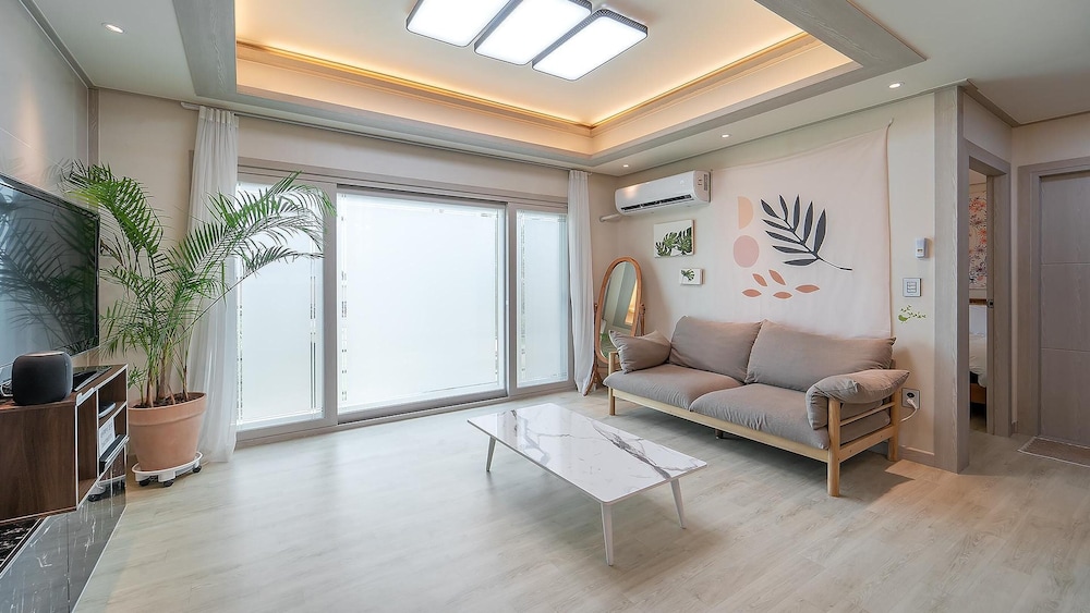 Basic Room, 2 Bedrooms (dokchae) photo 3