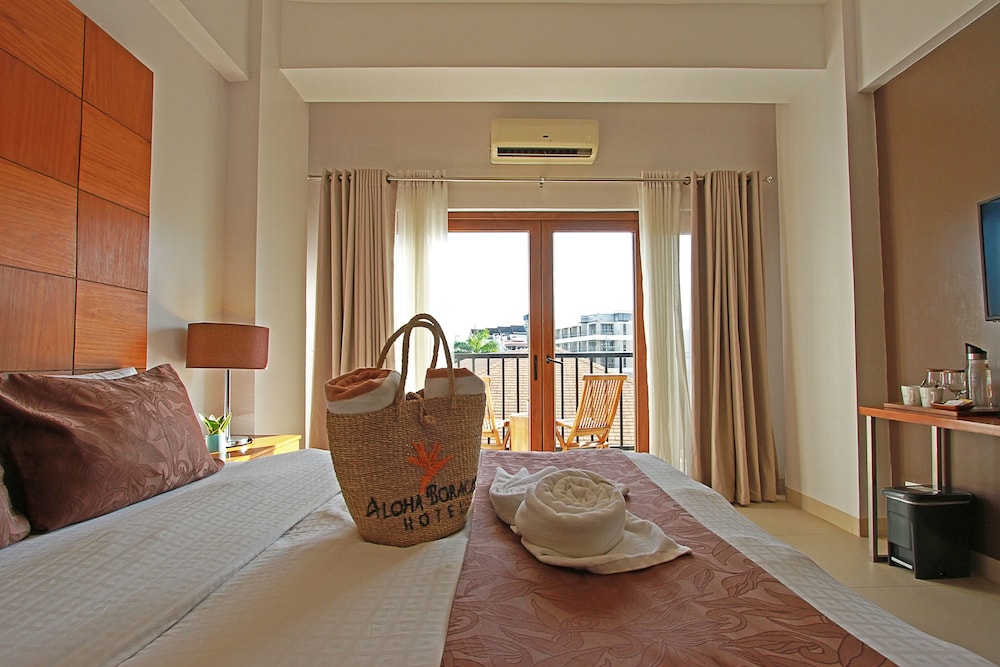 Deluxe Room, 1 Queen Bed with Sofa bed, Balcony photo 2