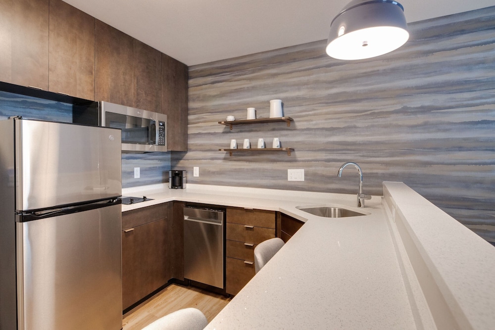Suite, 1 Bedroom - Photo 3