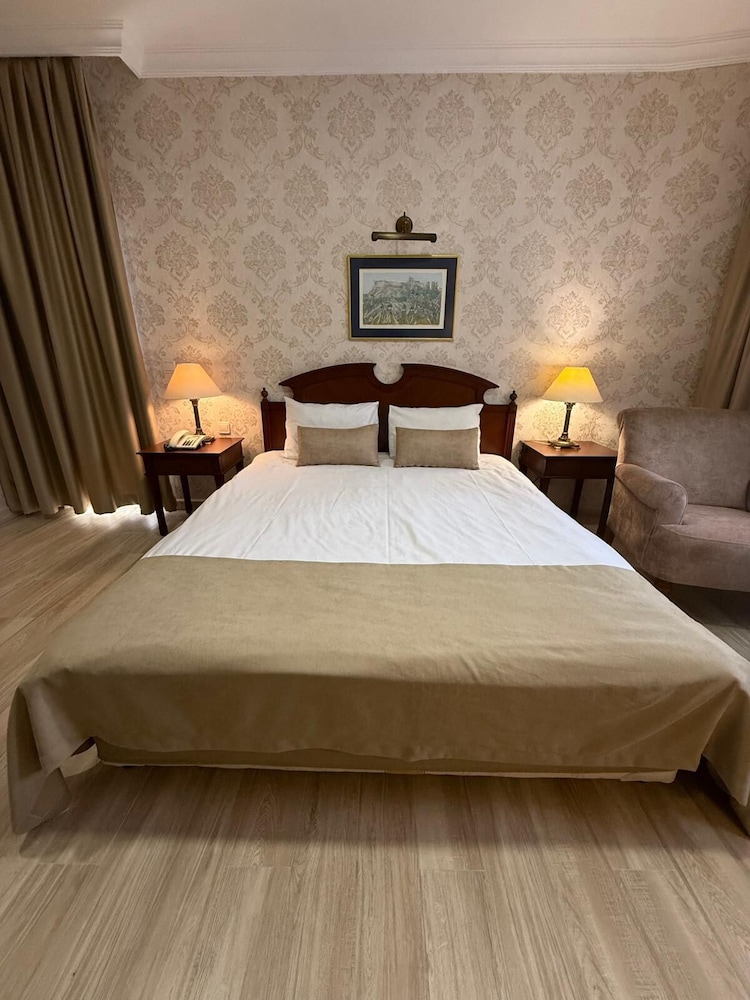 Classic Double or Twin Room, Mountain View