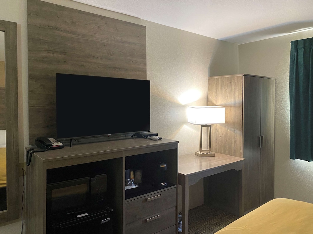 Room, Multiple Beds, Non Smoking photo 1