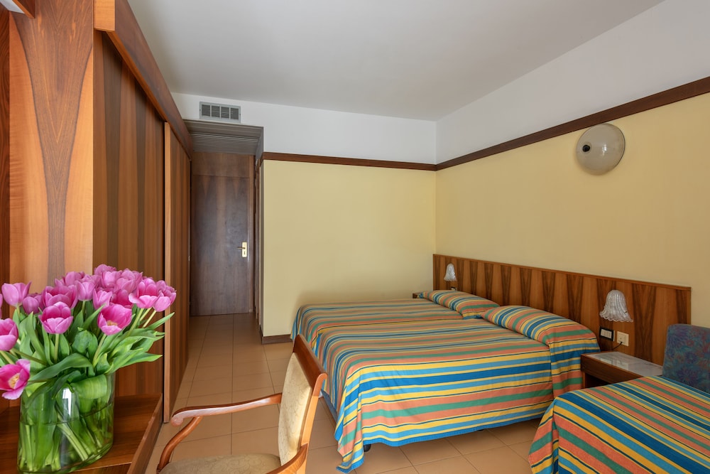 Triple Room - Photo 6