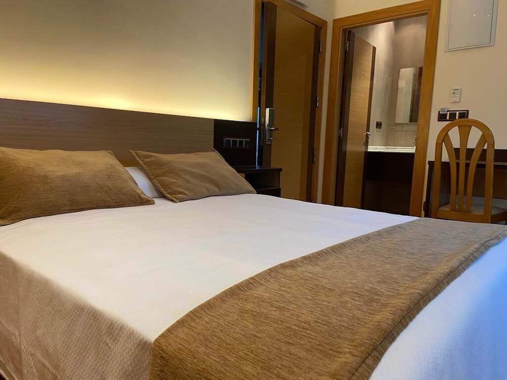 Standard Double or Twin Room photo 2