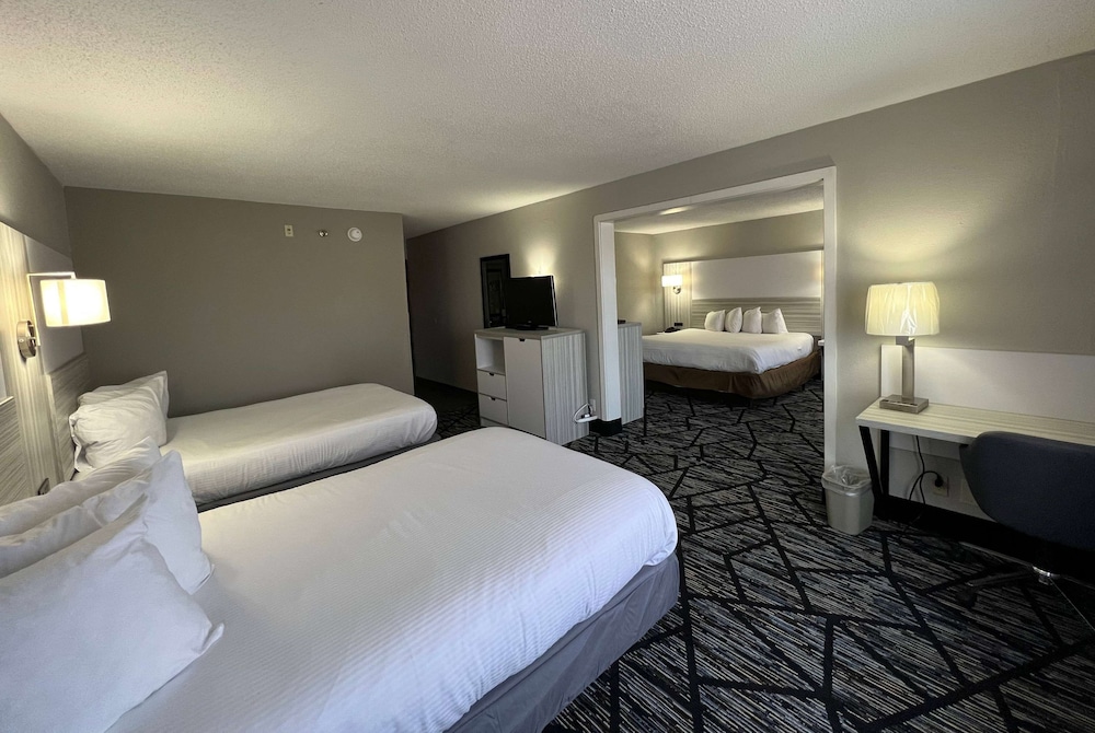 Suite, Multiple Beds, Non Smoking (Two-Bedroom) photo 1