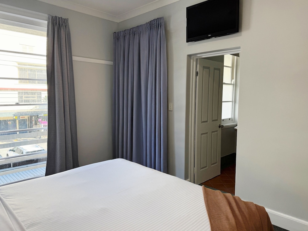 Signature Room, 1 King Bed photo 3
