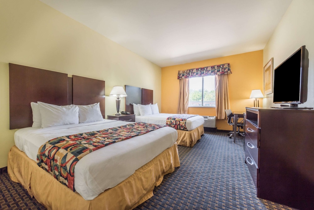 Classic Room, 2 Queen Beds, Non Smoking - Photo 1