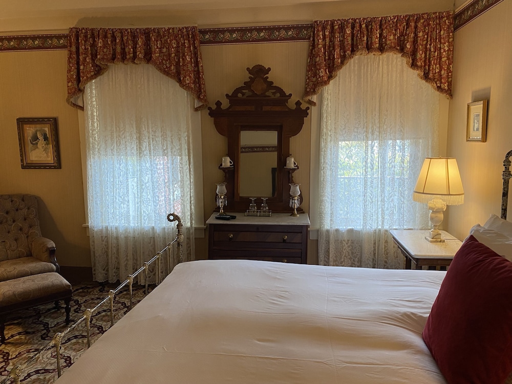 Deluxe Room, 1 King Bed (Dikens) photo 2
