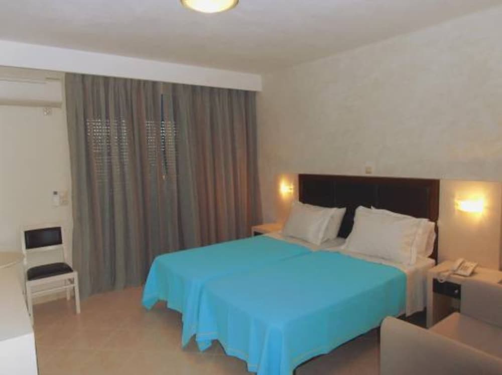 Superior Triple Room, Garden View photo 3