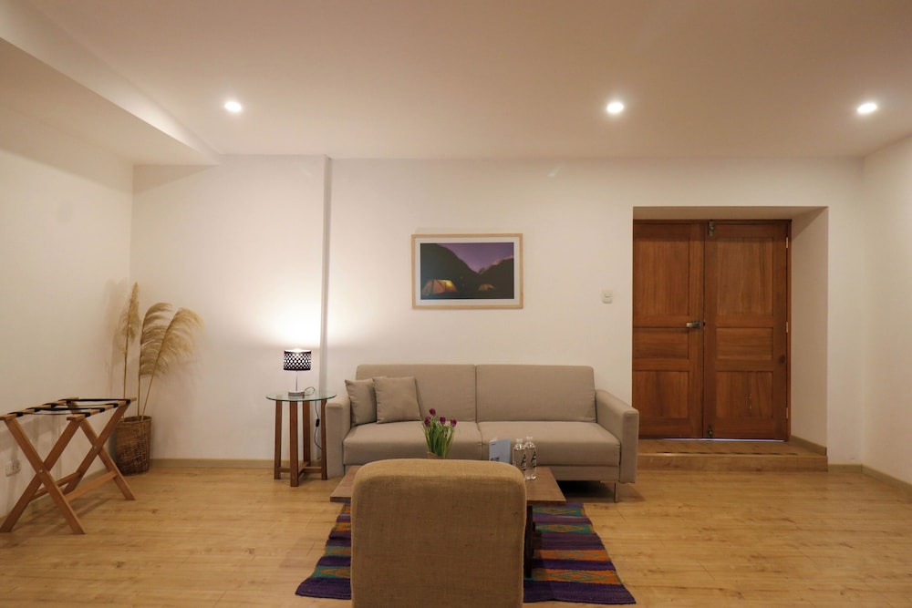 Apartment (304)