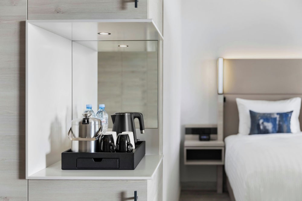 Junior Suite, 1 King Bed, Sea View (Balcony) - Photo 2