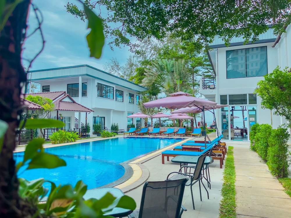 Deluxe Double Room, 1 Bedroom, Pool Access, Poolside photo 2