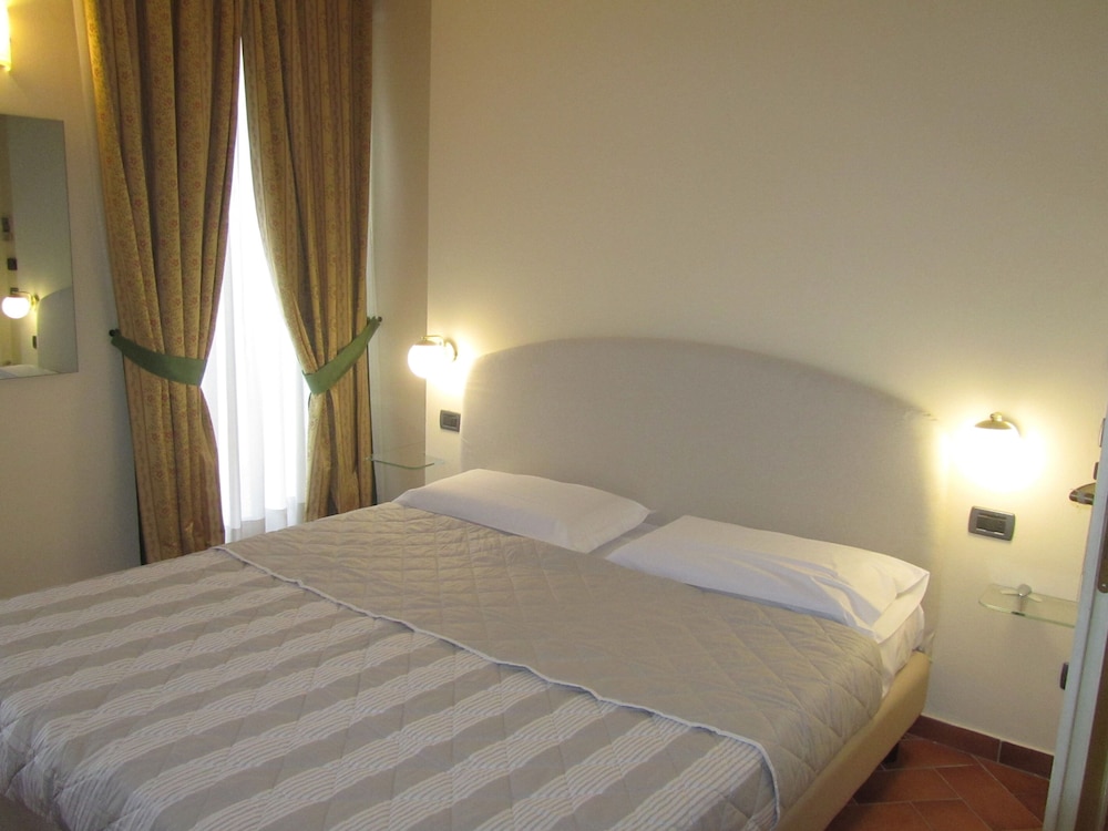 Classic Double Room - Photo 1
