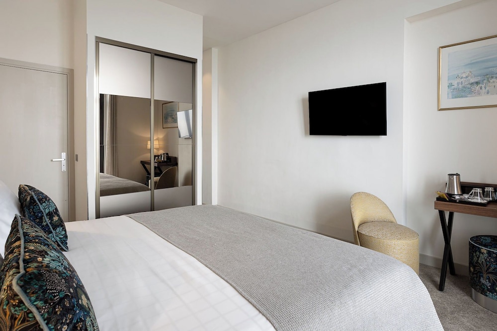 Superior Double or Twin Room, Sea View (Balcony) - Photo 10