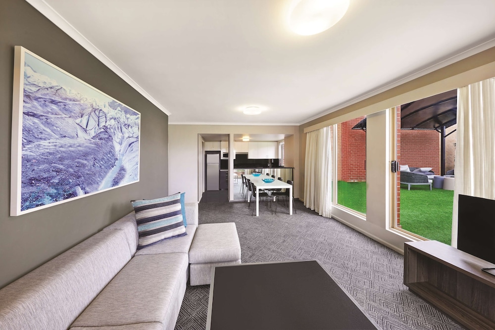 Premier Apartment, 2 Bedrooms thumbnail 5