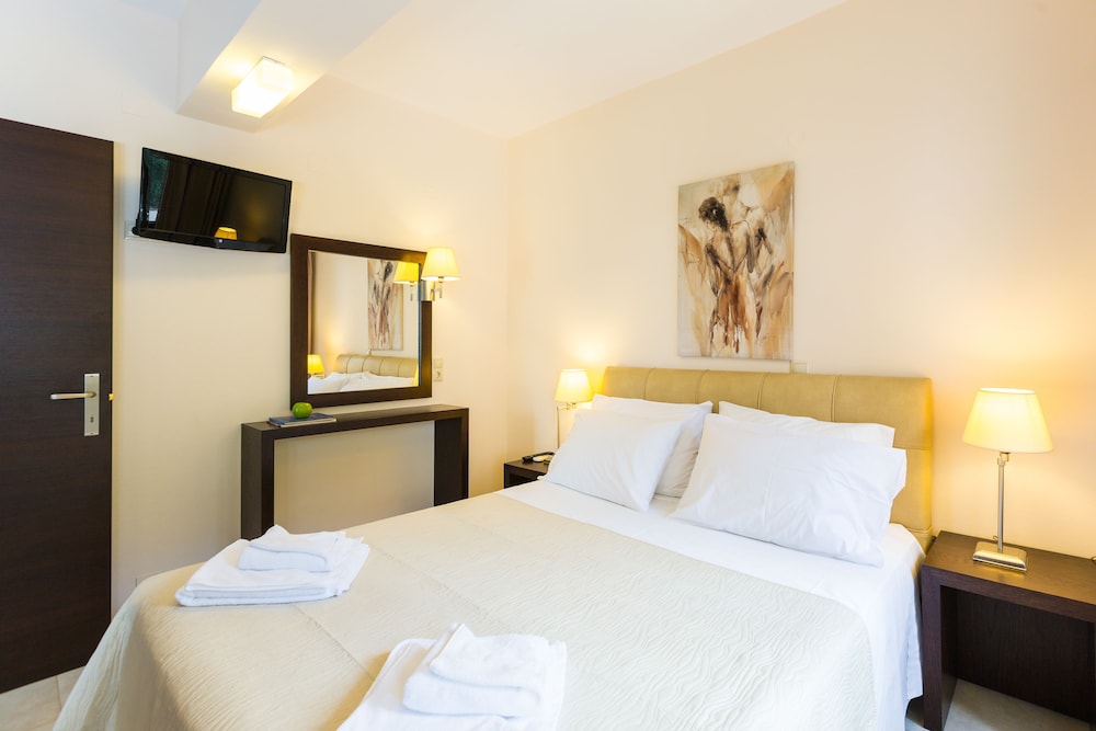 Three-Bedroom Villa - Split Level photo 2