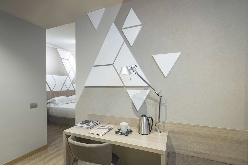 Executive Room, Multiple Beds, Non Smoking - Photo 2