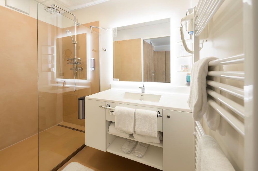 Double Room (First Class) - Photo 6
