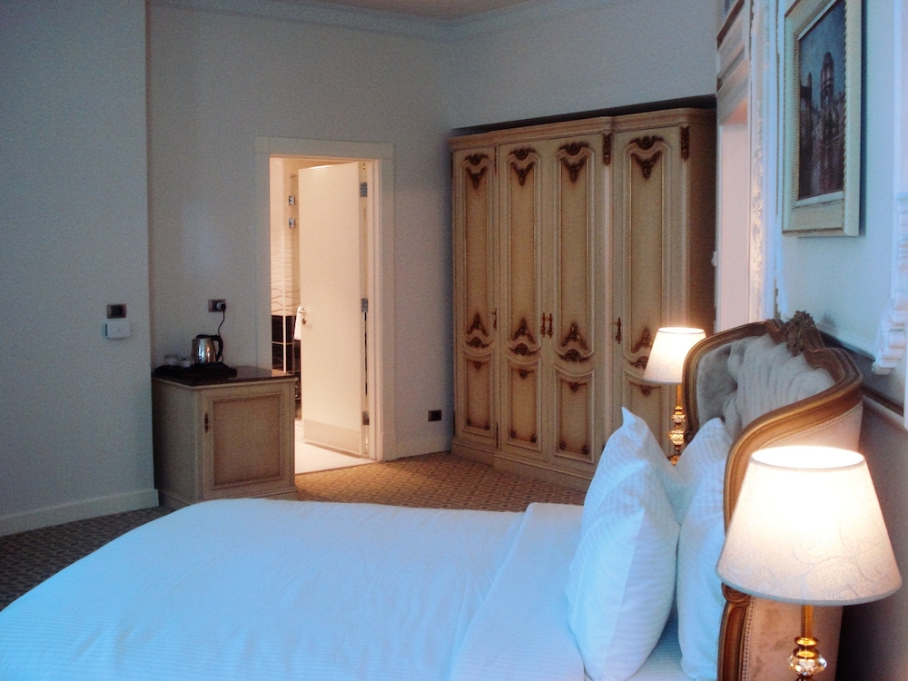 Junior Suite, City View (Imperial)