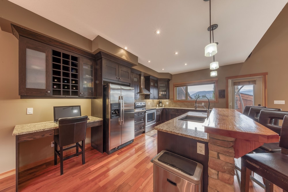 Basic Townhome photo 3