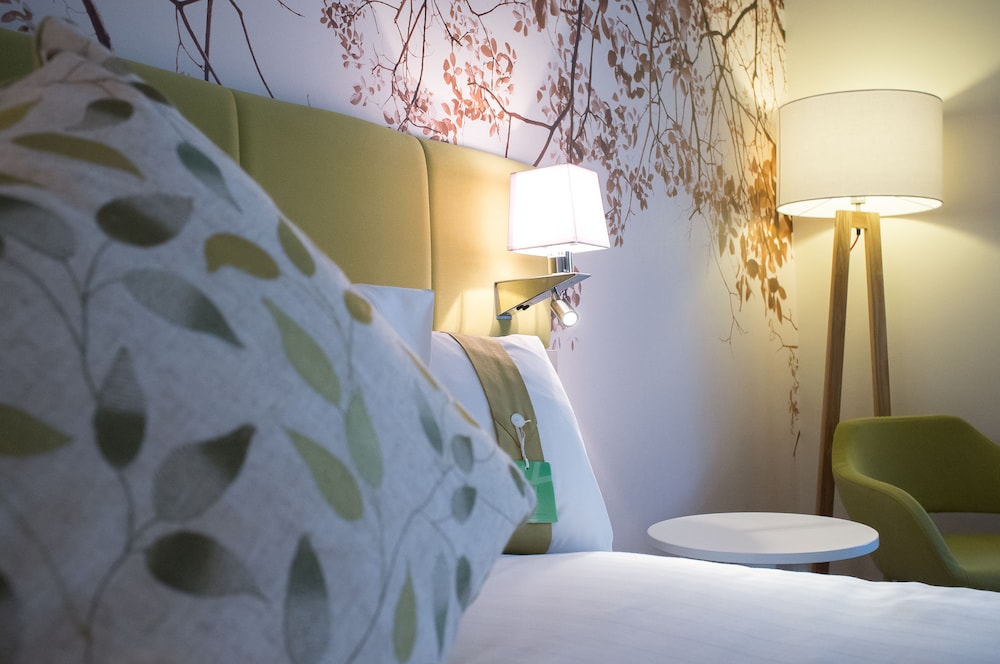 Standard Room, 1 King Bed (Mini Fridge) - Photo 9