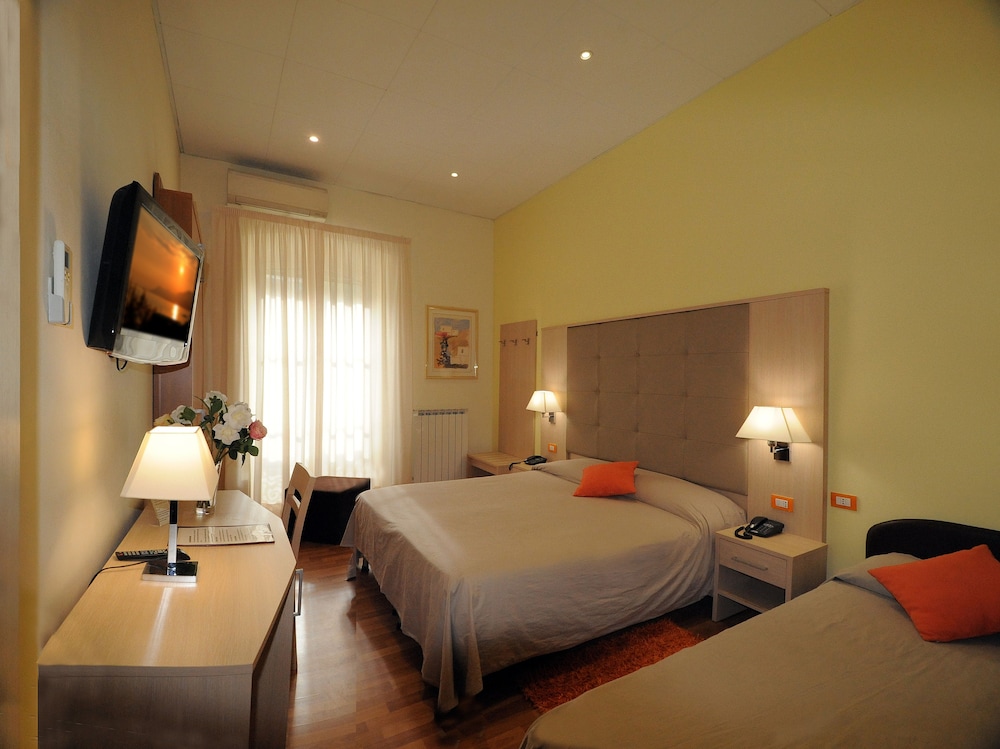 Quadruple Room - Photo 2
