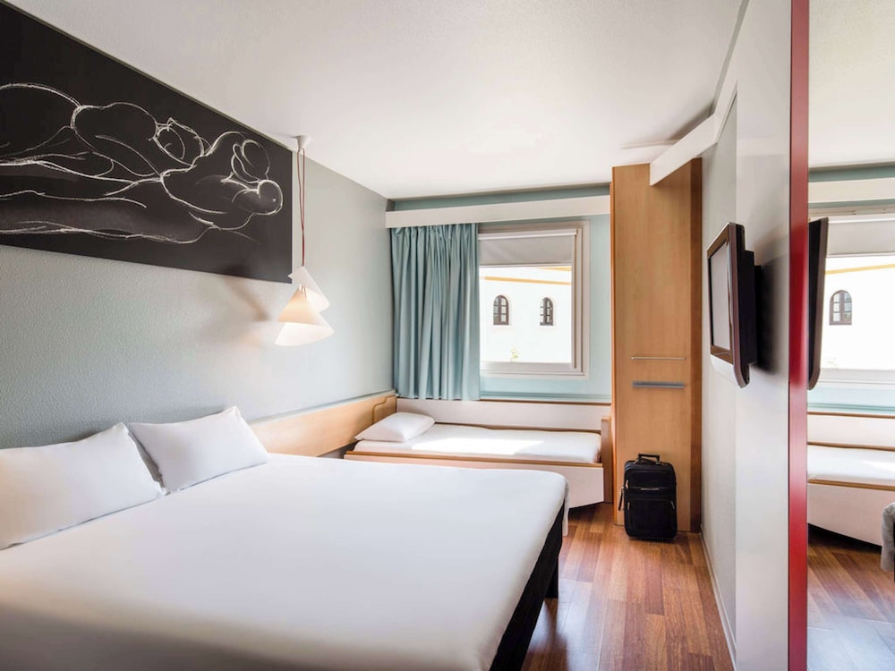 Standard Double Room, Multiple Beds - Photo 5