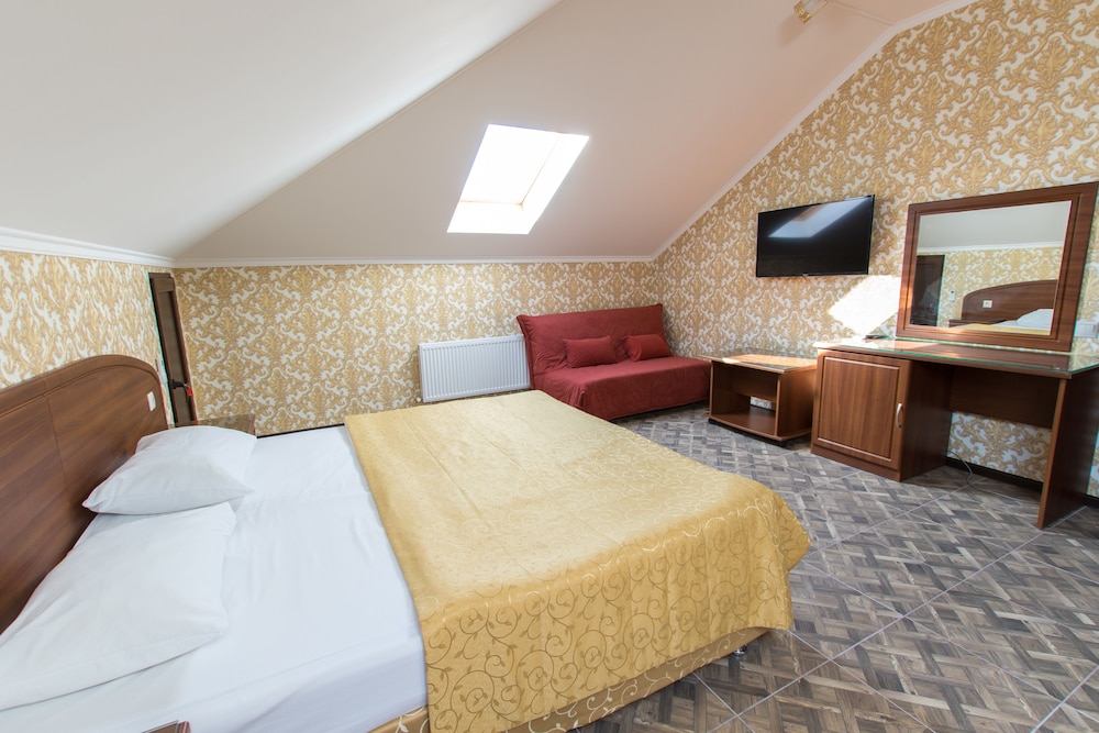 Standard Triple Room, Attic photo 2
