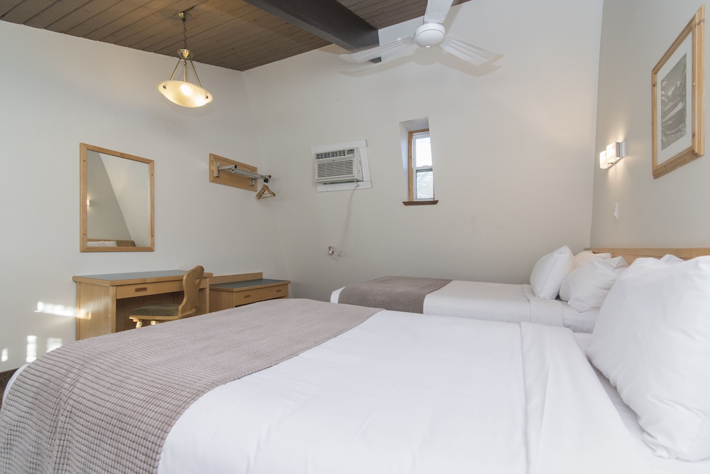 One Bedroom Loft, Queen, 2 Doubles photo 3