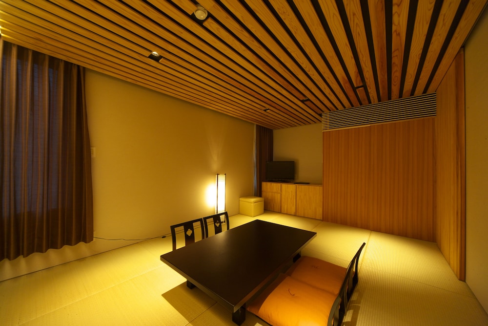 Japanese Room, Standard Kaiseki (Shimanto Pork),  Non Smoking photo 3