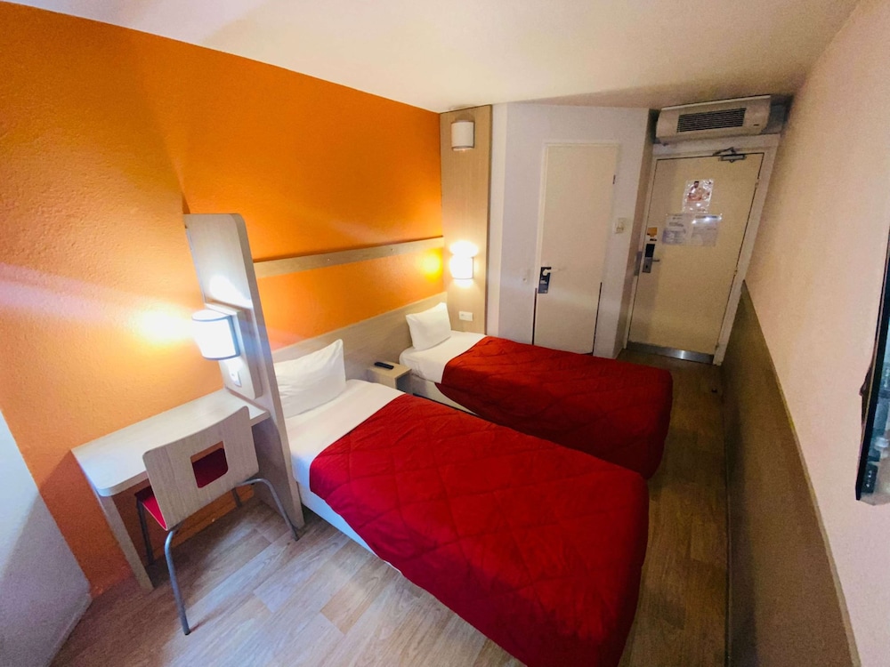 Standard Room, 2 Twin Beds - Photo 5