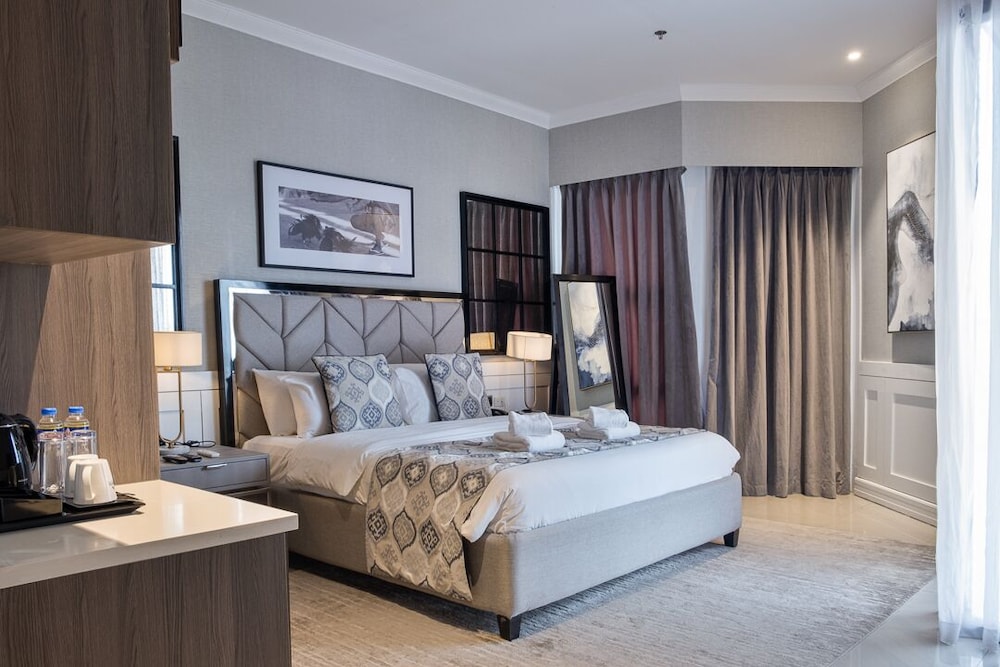 Premier Room, 1 King Bed, Balcony, City View