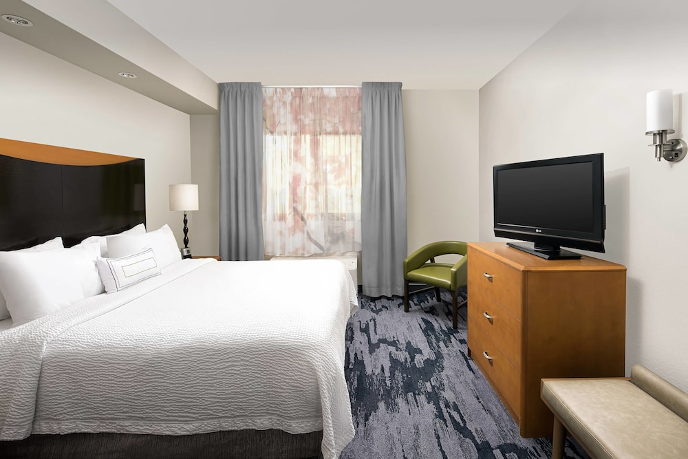 Room, 1 King Bed (Mobility/Hearing Accessible, Tub)